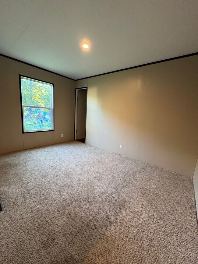 Building Photo - Huge 4 bedroom/2 bathroom double-wide in Peaceful Area of Keithville!