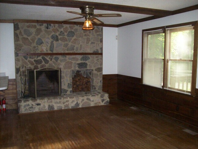 Building Photo - 2 bed  2 bath home in wiht woods with a pond