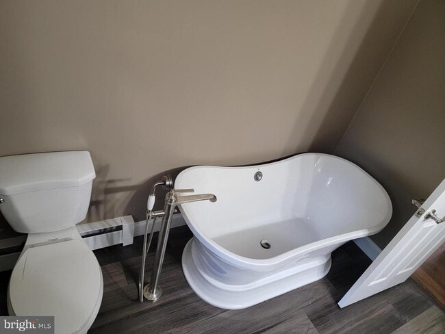 Building Photo - 1639 Perkins Ln