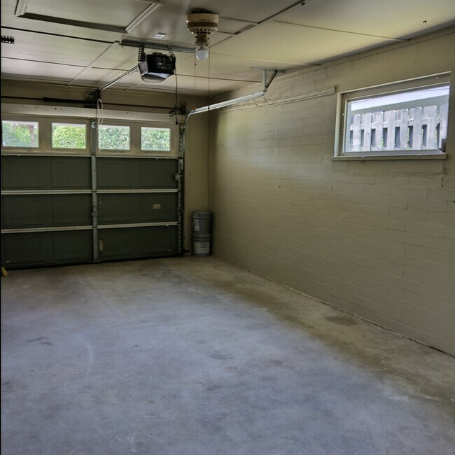 Building Photo - 112 Frances Dr