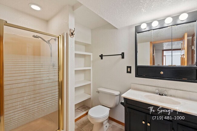 Building Photo - SPECTACULARLY HUGE 6BD HOME with PANORAMIC MOUNTAIN VIEWS - Security Deposit Waiver Available