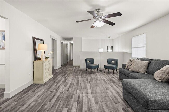 Building Photo - 9121 Potomac Dr