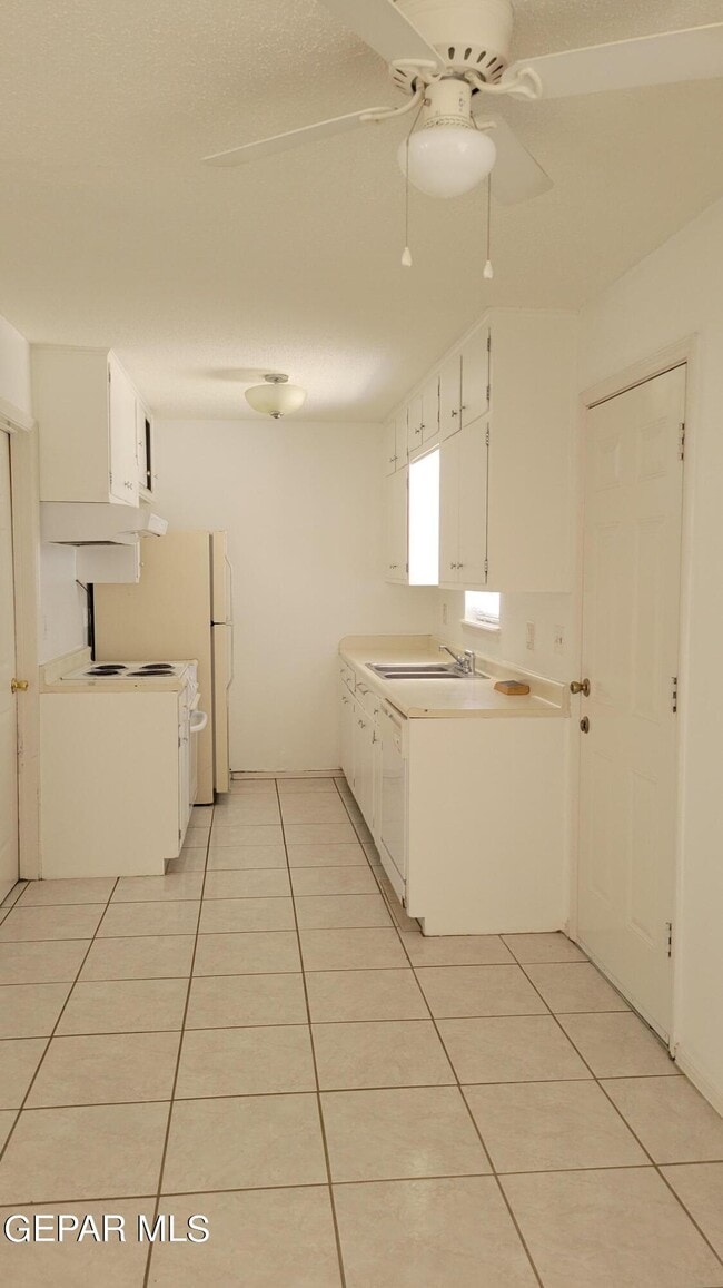 Building Photo - 1405 Cessna Dr