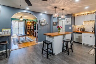 Building Photo - 5 Timberwood Dr