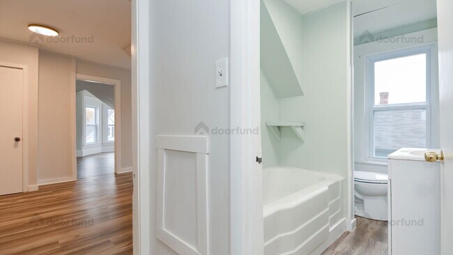 Building Photo - 144 Franklin St