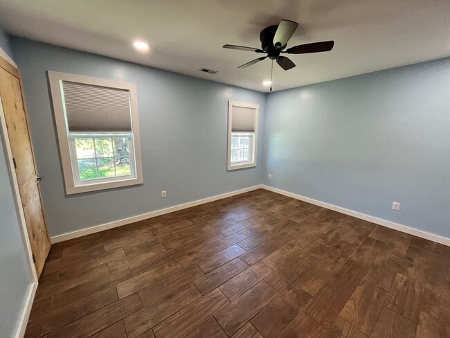 Building Photo - Great home avail in Hubert!  Mini split AC in garage perfect for personal gym!