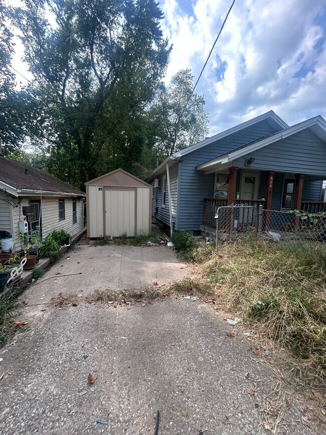Building Photo - 606 Anderson St