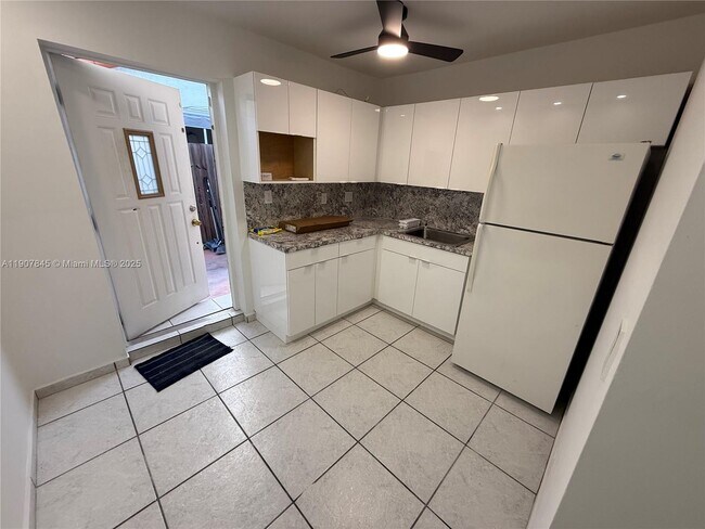 Building Photo - 14822 SW 69th St