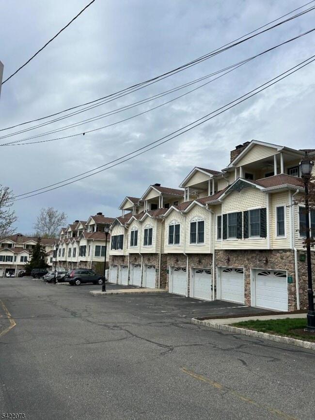 Building Photo - 91 Roseland Ave