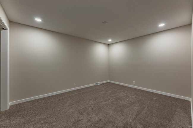 Building Photo - 7127 Pinehurst Dr