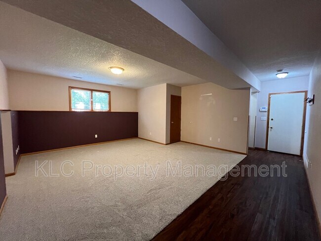 Building Photo - 918 SE Judy Dr