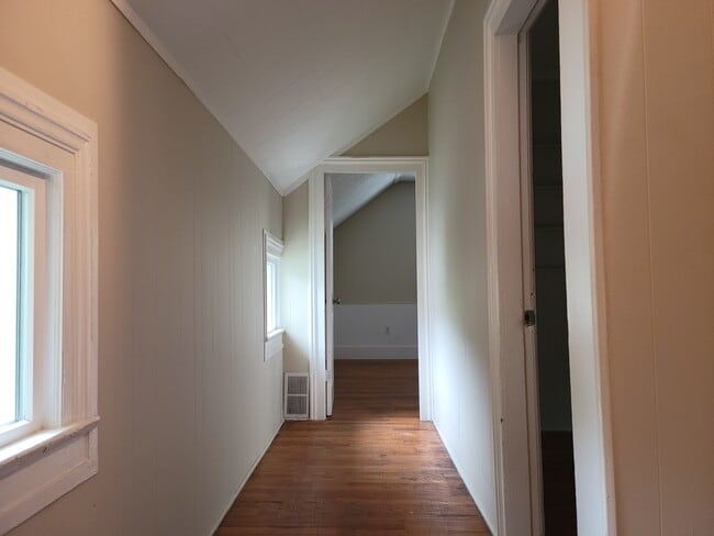 Building Photo - 705 Pearl St