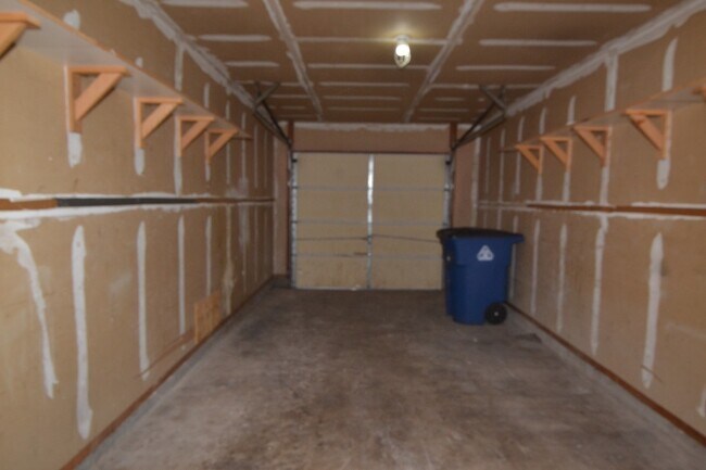 Building Photo - Alderbrook