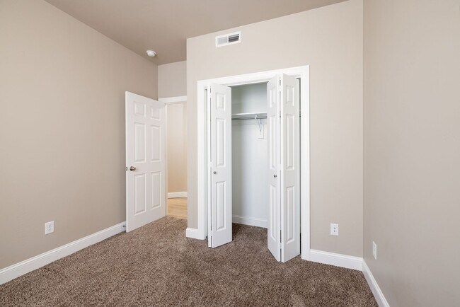 Building Photo - Newer 2 bedroom condo for rent!