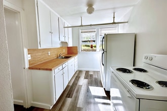 Building Photo - Arbor Court 1802