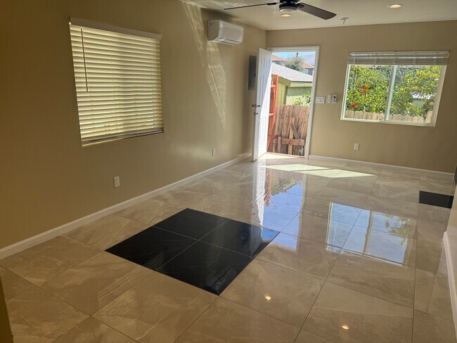 Building Photo - 4858 Palm Ave