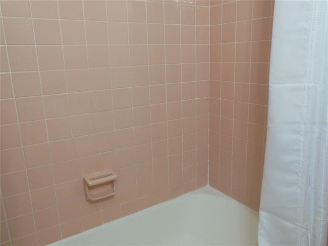 Building Photo - 2204 20th Ave W