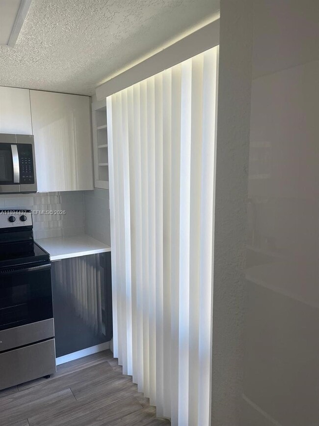 Building Photo - 10 Sheoah Blvd