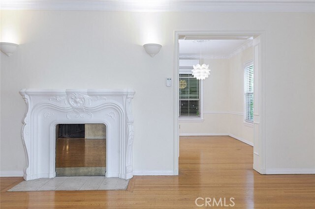 Building Photo - 5966 San Vicente Blvd