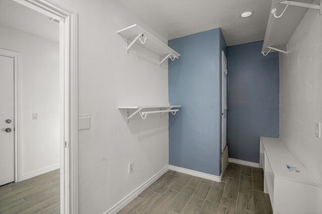 Building Photo - 2606 Justus St