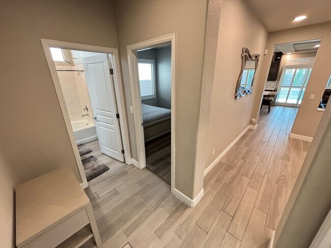 Building Photo - Contemporary 4Bed/3Bath/3 Car/+ Loft -residence located in the Silverado Ranch area
