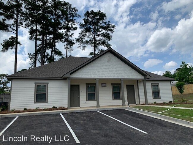 Primary Photo - 1713 Springhill Dr