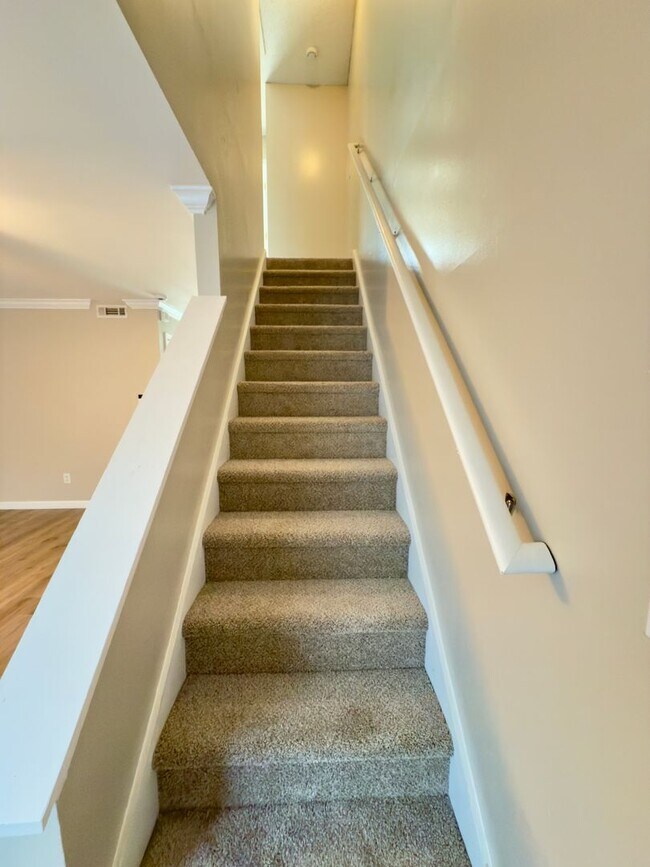 Building Photo - 2 Bedroom/11.5 Bath Dallas Townhome