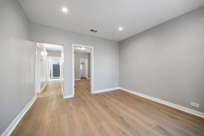 Building Photo - 624 N Monticello Ave