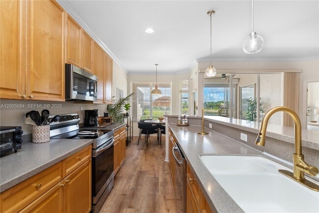 Building Photo - 1896 Crestview Way