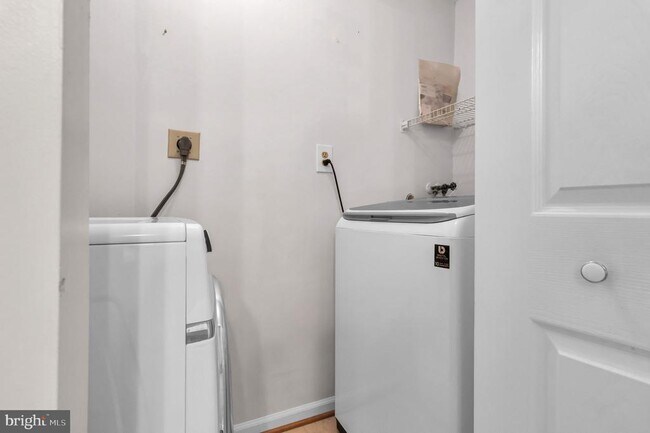 Building Photo - 8483 Aurora Ct