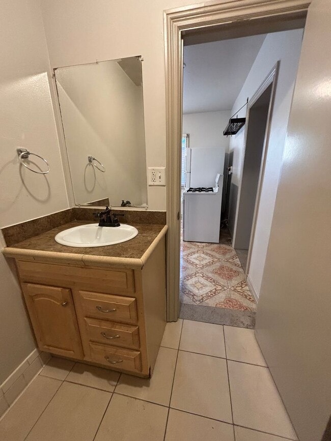 Building Photo - Salt Lake Cottage home 3 bed, 2 baths