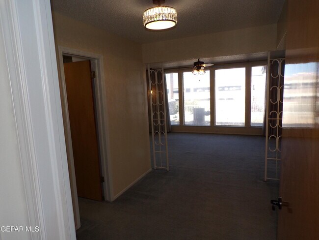 Building Photo - 4820 Louisiana St