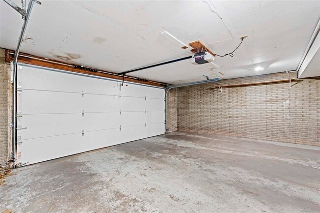 Building Photo - 16 Penfro Dr