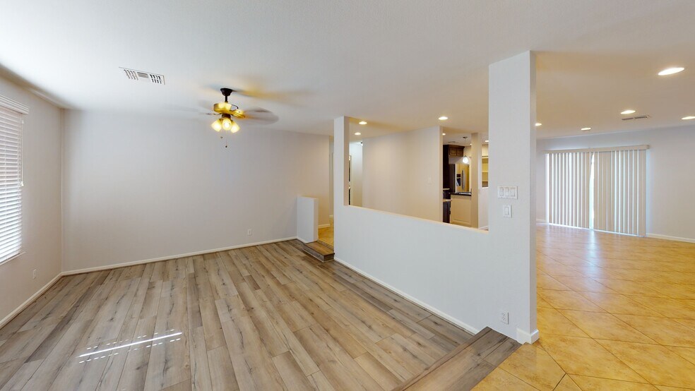 Building Photo - 1206 E Redfield Rd