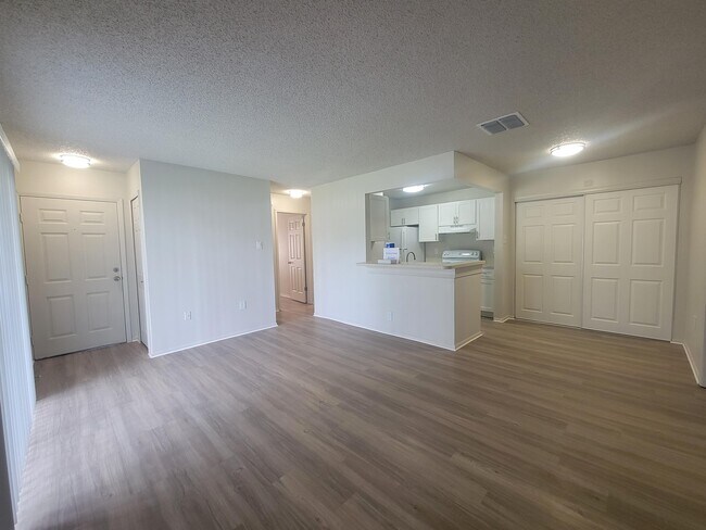 Building Photo - 3811 Bowline Cir