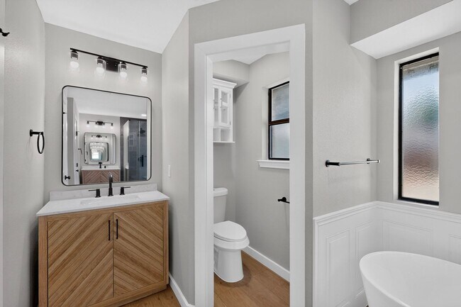 Building Photo - Renovated Home In the Coveted Allen ISD