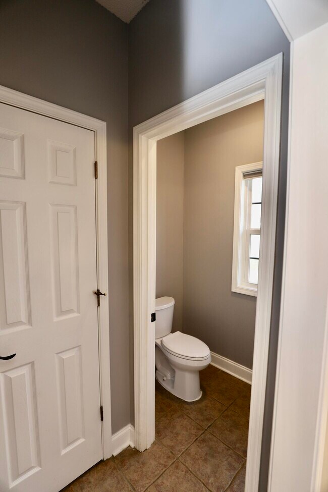 Building Photo - 1855 Beachforest Way