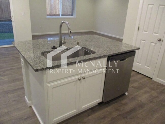 Building Photo - 3 Bedroom, 2.5 Bathroom Andasio Villiage Home in Port Orchard