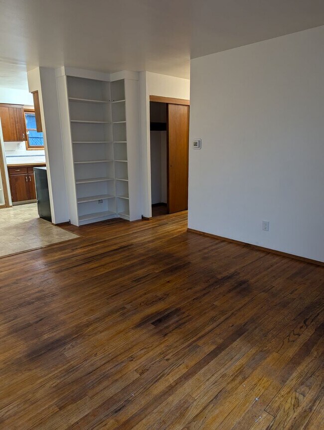 Building Photo - Freshly Updated 3 Bedroom 1 bath Home with Garage, Fenced Yard & Pet Friendly!