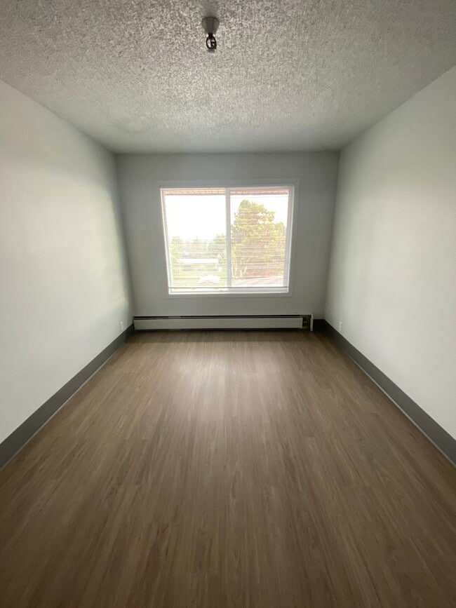 Building Photo - Desired 1 Bed 1 Bath with Great Views in a...