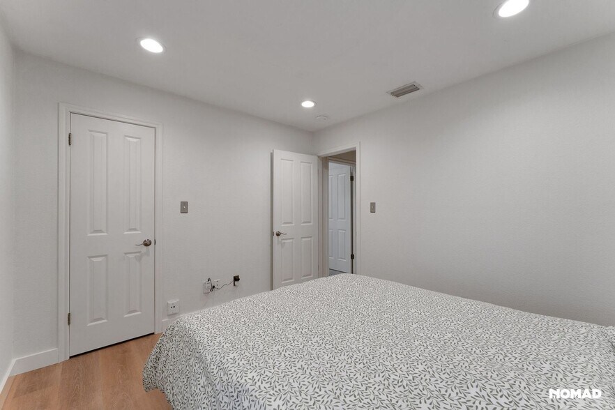 Building Photo - 5613 Lomita Verde Cir
