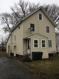 Building Photo - Spacious Mattydale 4 bed 1.5 bath home