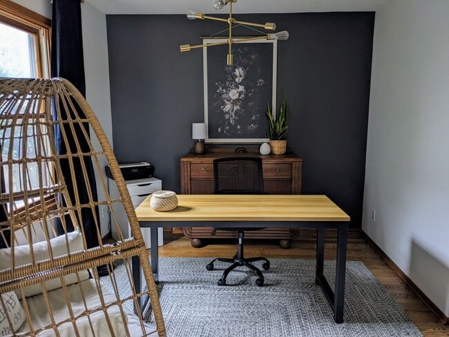 Building Photo - 3 Bedroom 1.5 Bathroom Single Family