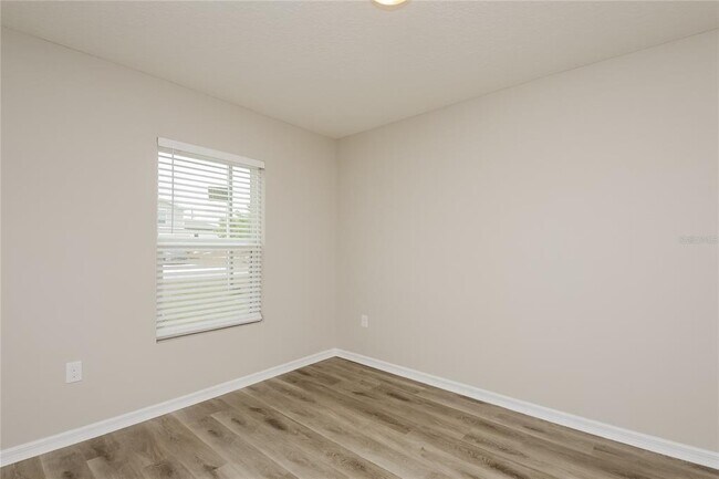Building Photo - 318 Fern Ct
