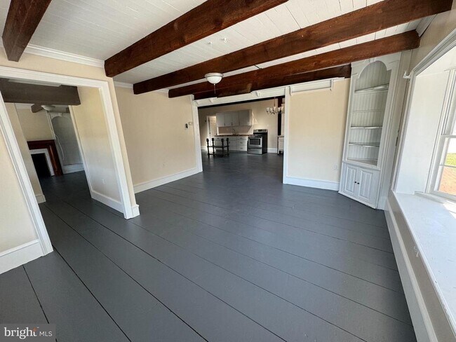 Building Photo - 25 Main St