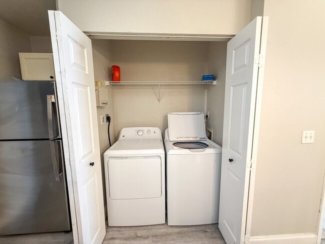 Building Photo - Victoria Station #132