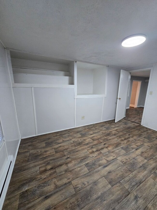 Building Photo - Two Bedroom Apartment Located in Anderson, IN!!!  ( Section8 Welcomed)