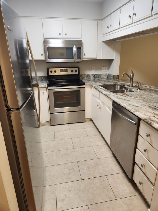 Building Photo - 2 Bedroom Condo Close to Wrightsville Beach