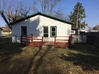Building Photo - 3 bedrooms, 1 bath ranch house with big yard