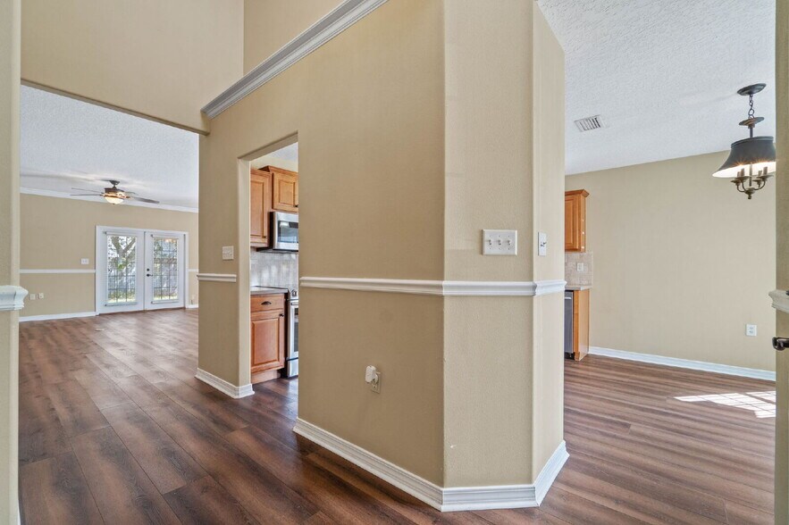 Building Photo - 1946 Kadima Cir